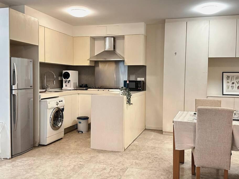 Apartment Bukit Bintang Fam Suite, 1min To Pavilion, 6-7 Pax, 2b2r *